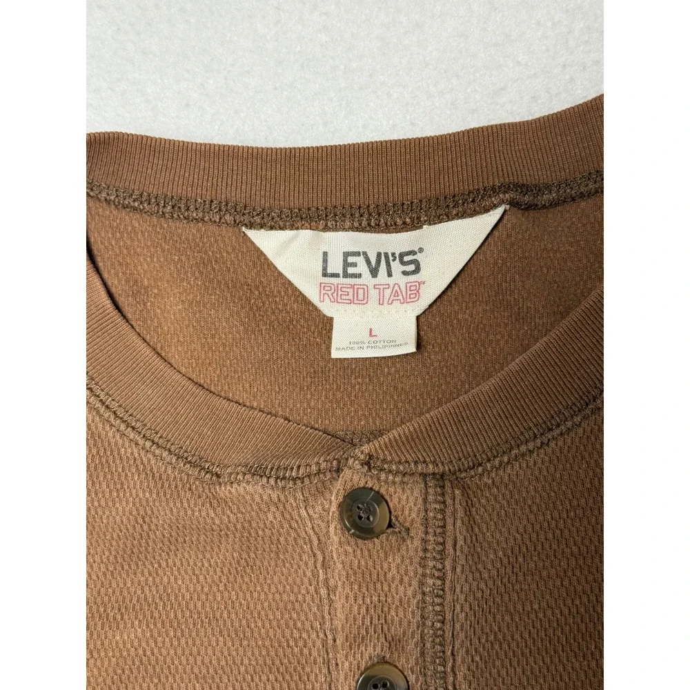 Levis levi red